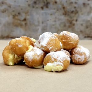 Castagnole fritte ripiene alla chantilly